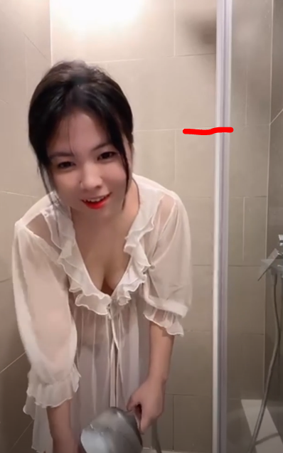 Full clip Nguyễn Thị Hường ướt đẫm cùng bộ váy ngủ siêu mỏng